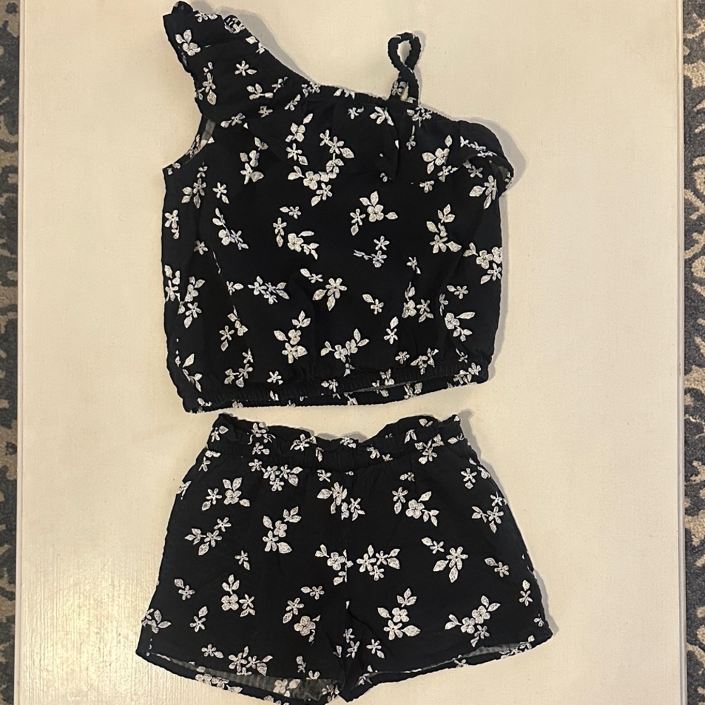 Cat & Jack Black and White Floral Set